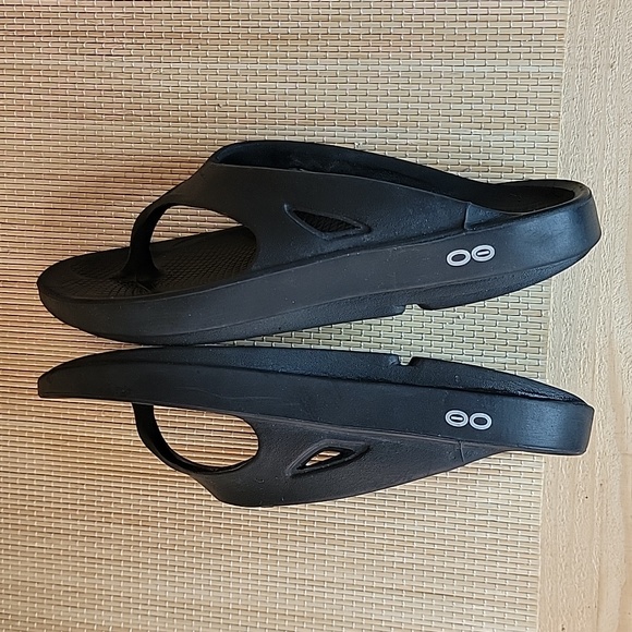 Oofos Original Recovery Flip Flop Sandal Shoes Black sz7 - Picture 7 of 7